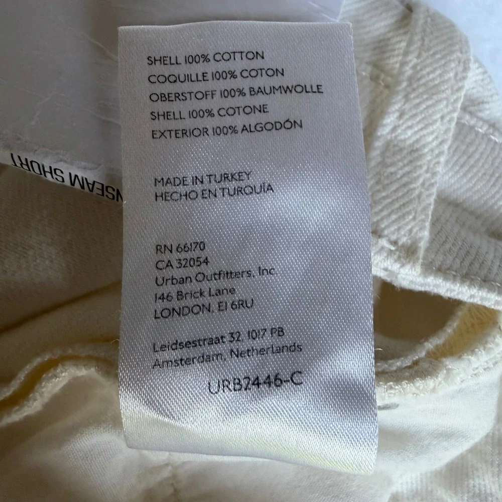 BDG Urban Outfitters 90s Long Inseam Short Cream Denim Womens Size 29 NWT